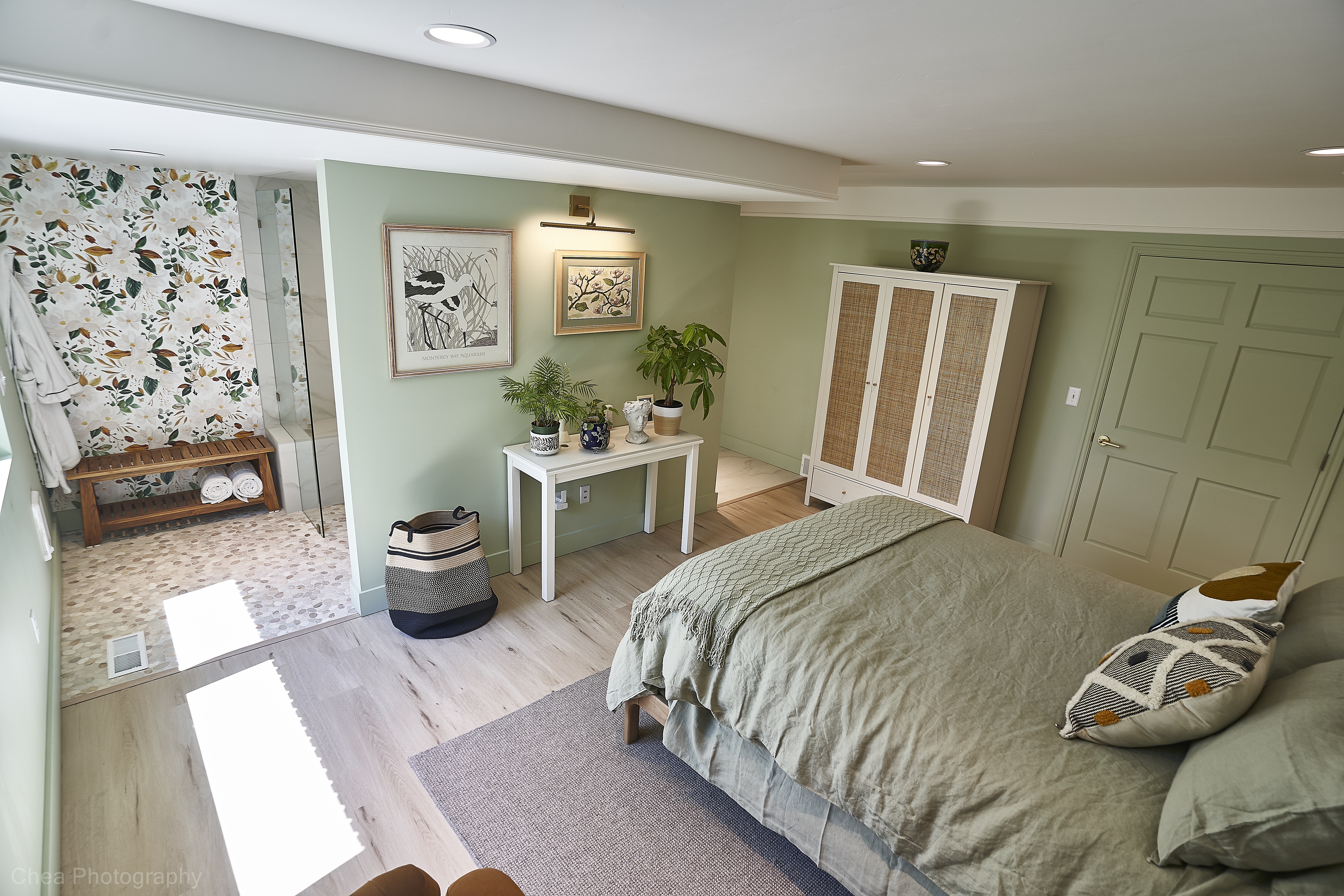 Suite project: Completed suite interior (Photo 14/22)