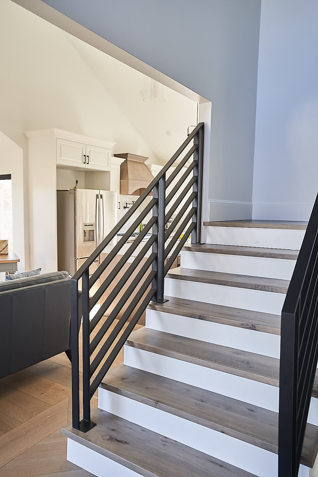 South Jordan project: Transition from staircase to the main living area (Photo 16/29)